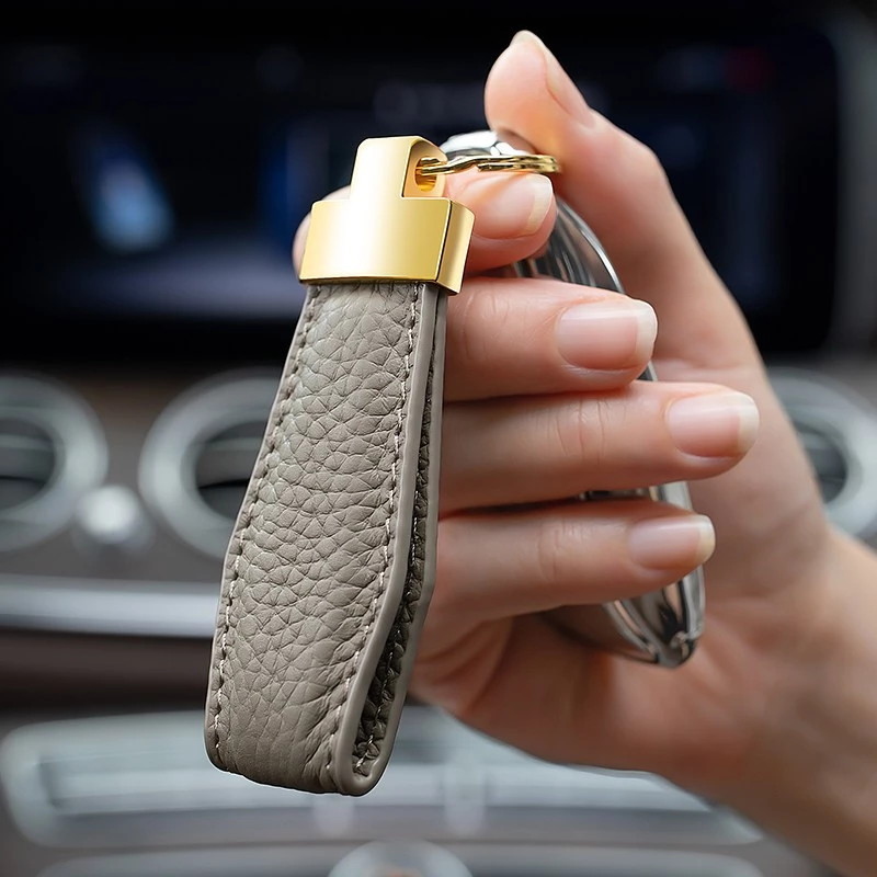 Leather & Gold-Plated Alloy Car Keychain - Stylish Vehicle Key Holder with Textured Strap