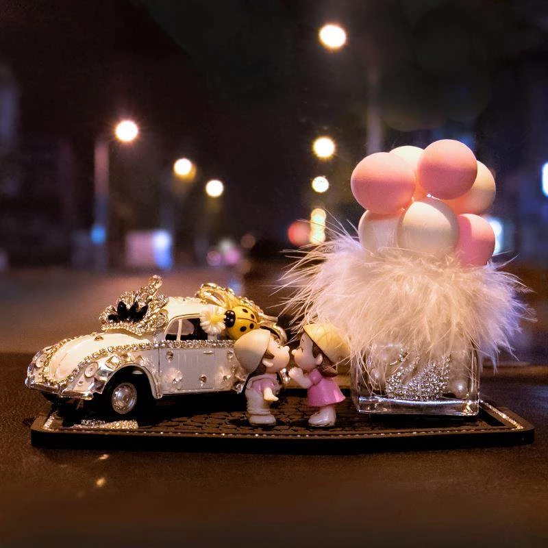 Artificial Rhinestone Car Dashboard Set - Car Figurine & Couple Decor with Aroma Jar